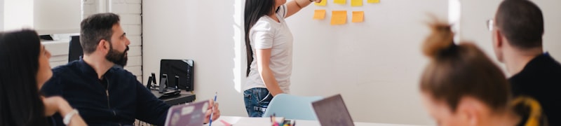 U8集团总部大楼及全球团队合影关于我们介绍图片