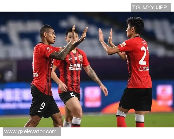 上海足球队状态引发热议球迷与专家各执己见的背后故事