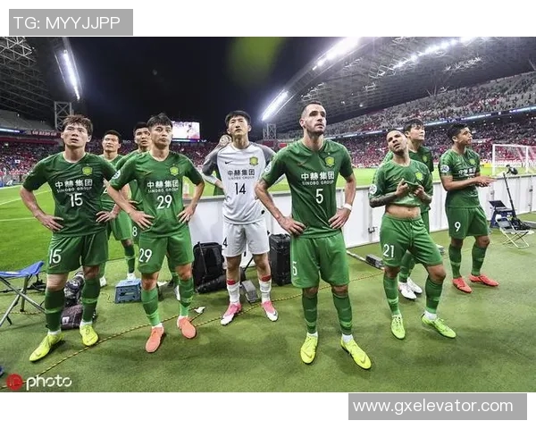 男明星追求足球明星的浪漫故事揭秘与背后的情感纠葛分析